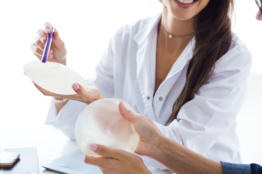 Aumento de pecho: Diferencias entre implantes salinos e implantes de silicona Blog Dr. Gonzalez-Fontana